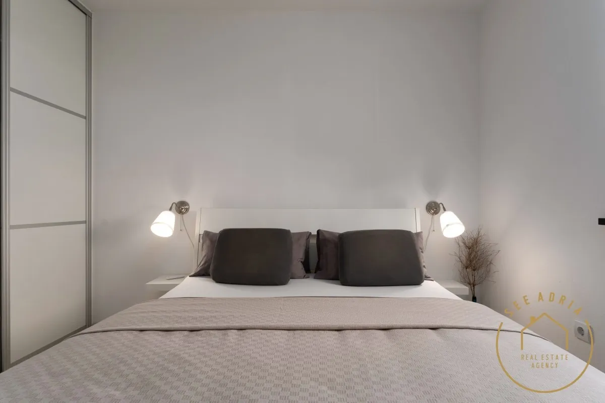 kuća sa apartmanima na odličnoj lokaciji - slika 7