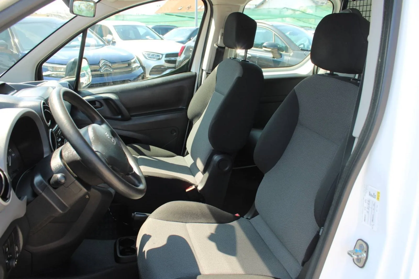 peugeot partner 1.6 hdi 100 produženi *klima* - 5 sjedala, 2017 god. - slika 10