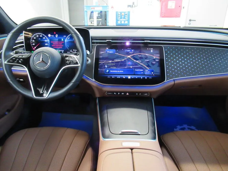 mercedes-benz e-klasa 300 t de 4matic exclusive premium - slika 12