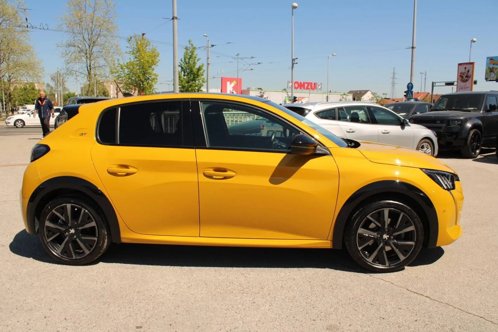peugeot 208 1.2 130ks gt line automatik *panorama,led,kamera* - slika 4