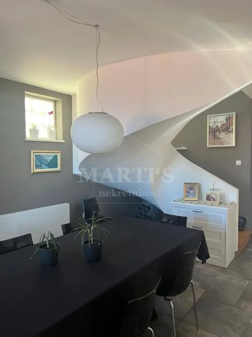 Šibenik, centar, 2 etaže, 158,69 m2, 4 sobe (prodaja)