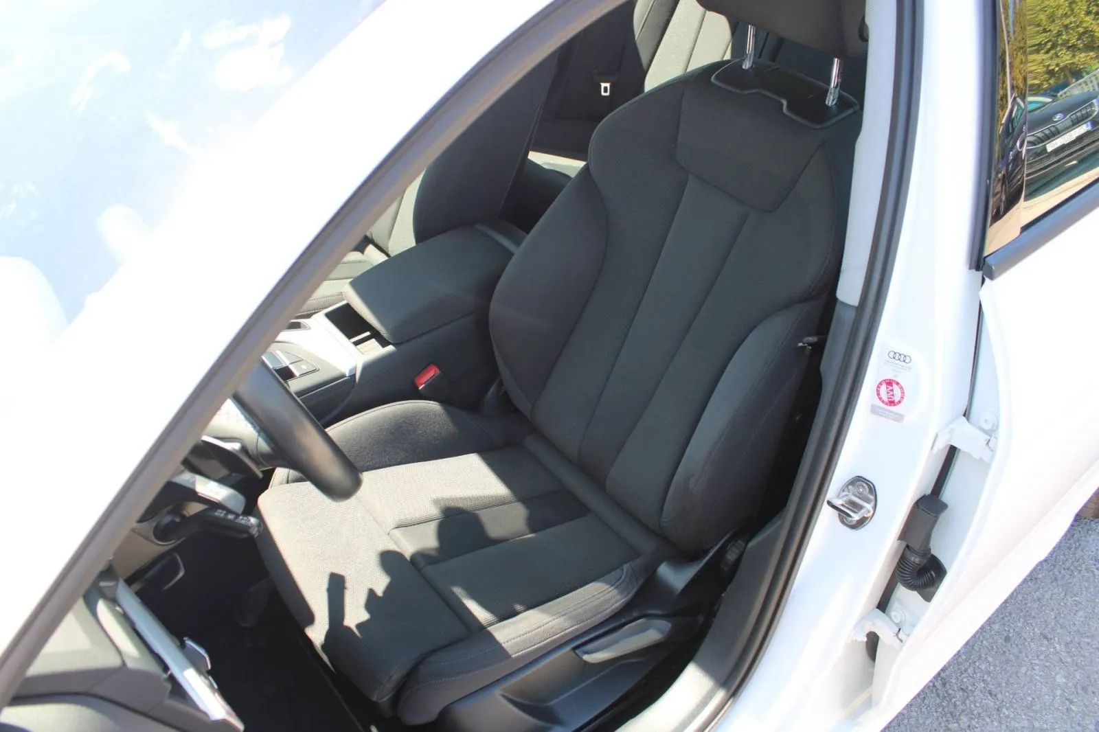 audi a4 avant 35 tdi s-tronic s-line *navigacija, led* - slika 9