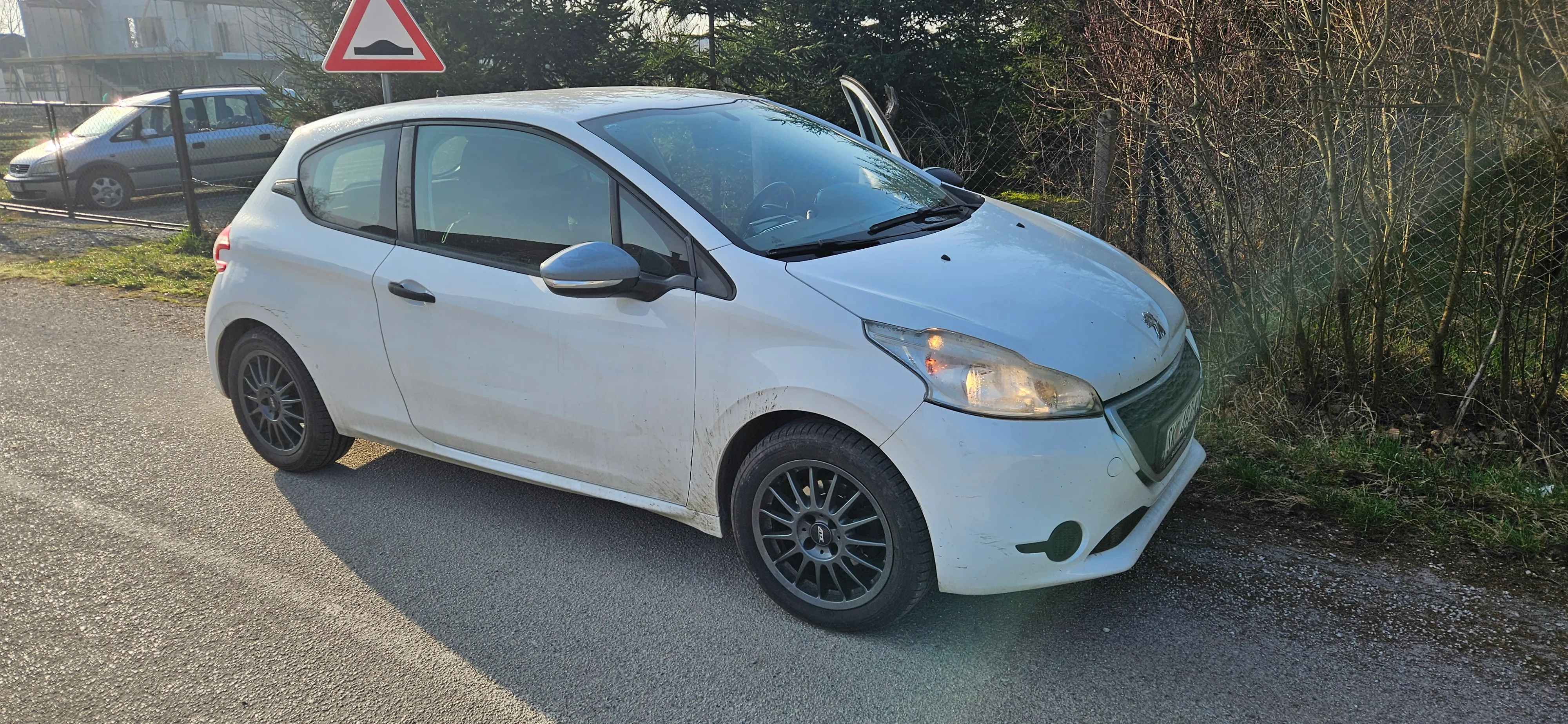 peugeot 208 1.2 vti 82ks - slika 7