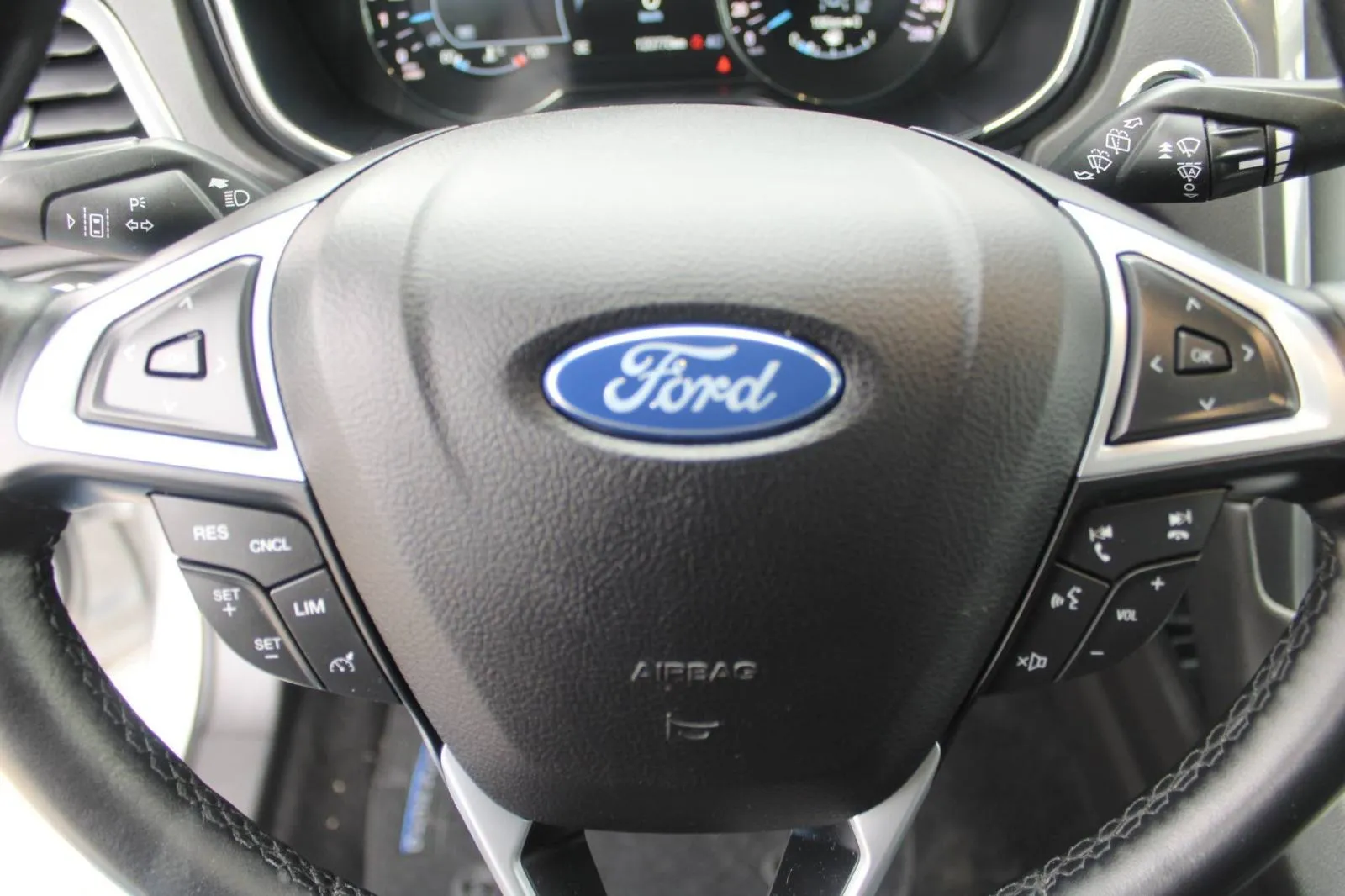 ford mondeo karavan 2.0 tdci titanium *navigacija* - slika 17