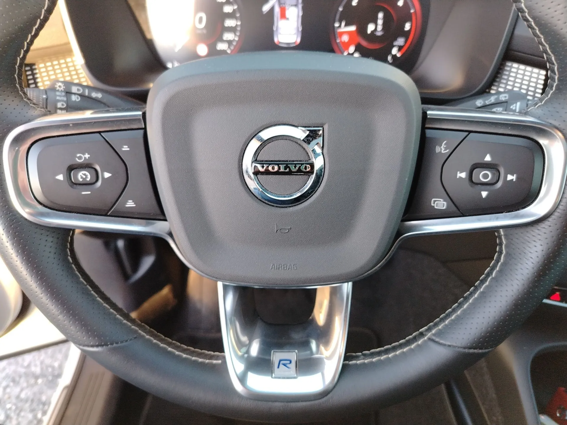volvo xc40 d3 - slika 16