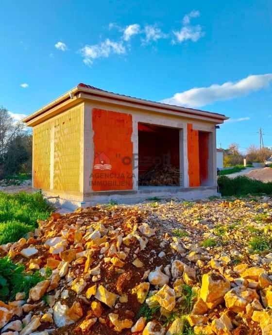 poličnik-samostojeća katnica s bazenom-roh bau - slika 13
