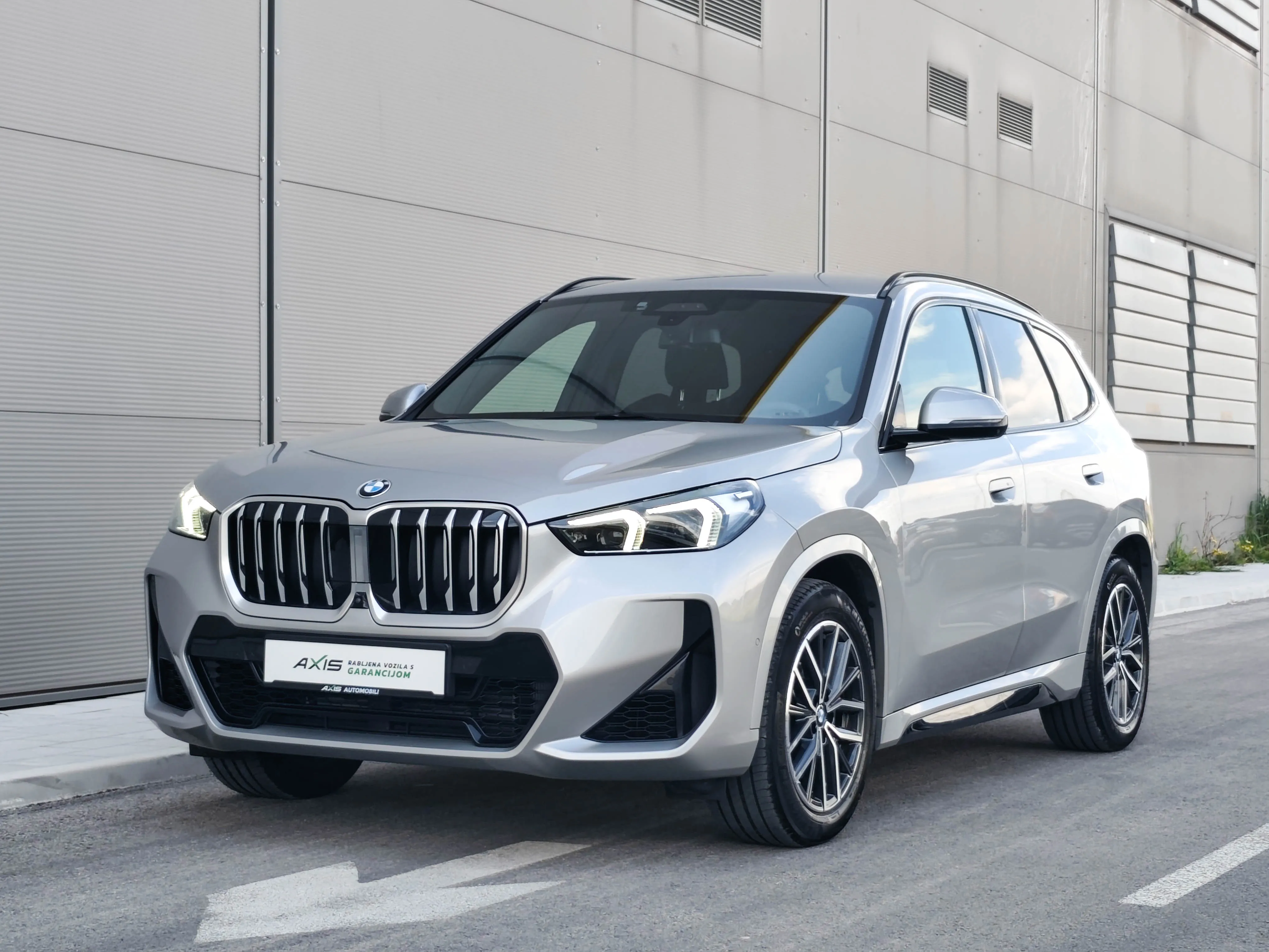 bmw x1 xdrive23i m paket |head up |kuka |18''alu |driving assist pro - slika 2