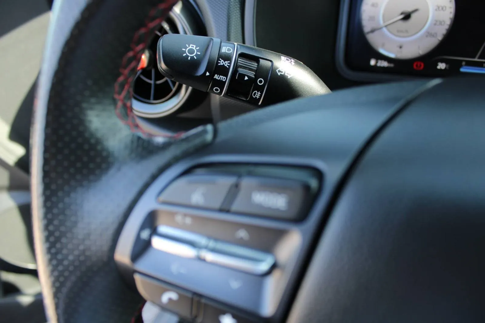 hyundai kona 1.0 t-gdi n-line *led, kamera* - slika 16
