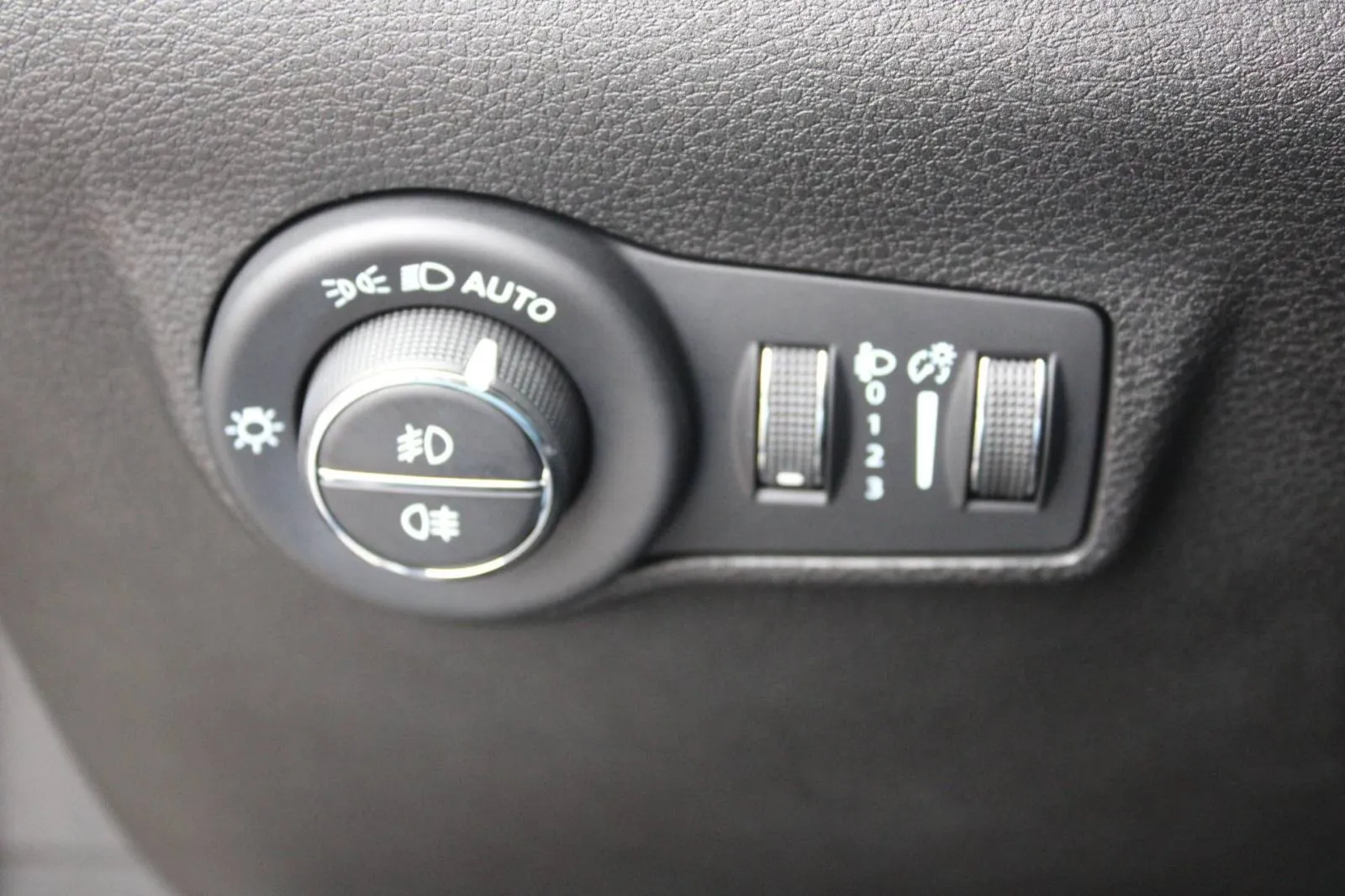 jeep compass 1.3 t4 s automatik *led,navigacija,kamera* - slika 18