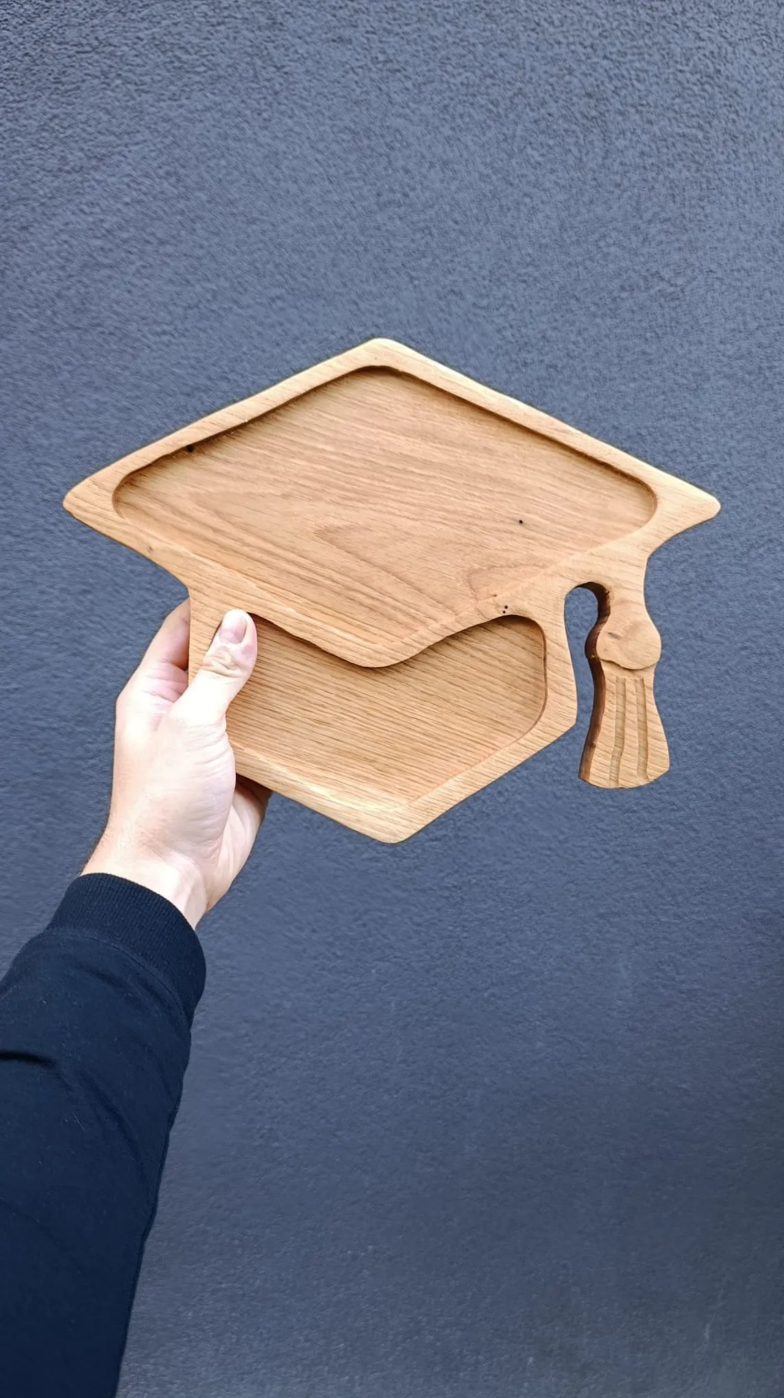 daska/pladanj za posluživanje hrane - kapa za diplomu - slika 2