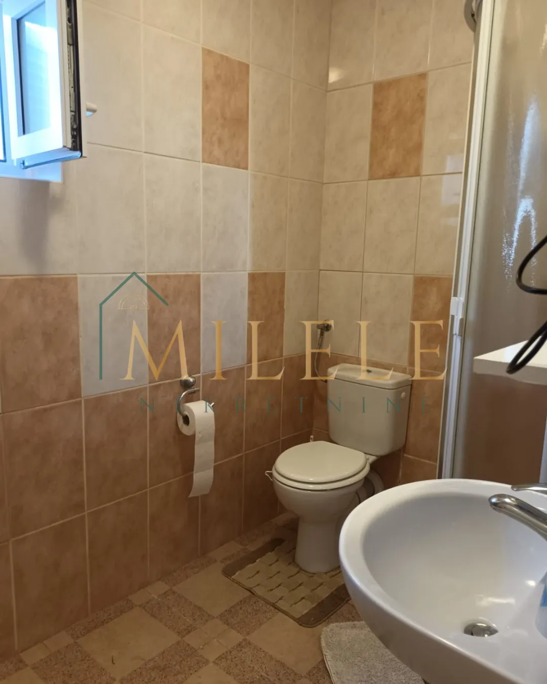 vodice kuća sa 5 apartmana - slika 27
