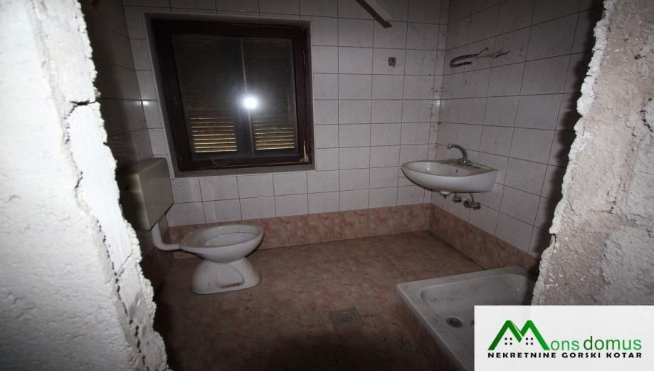 kuća za nas i dva apartmana za najam (prodaja) - slika 19