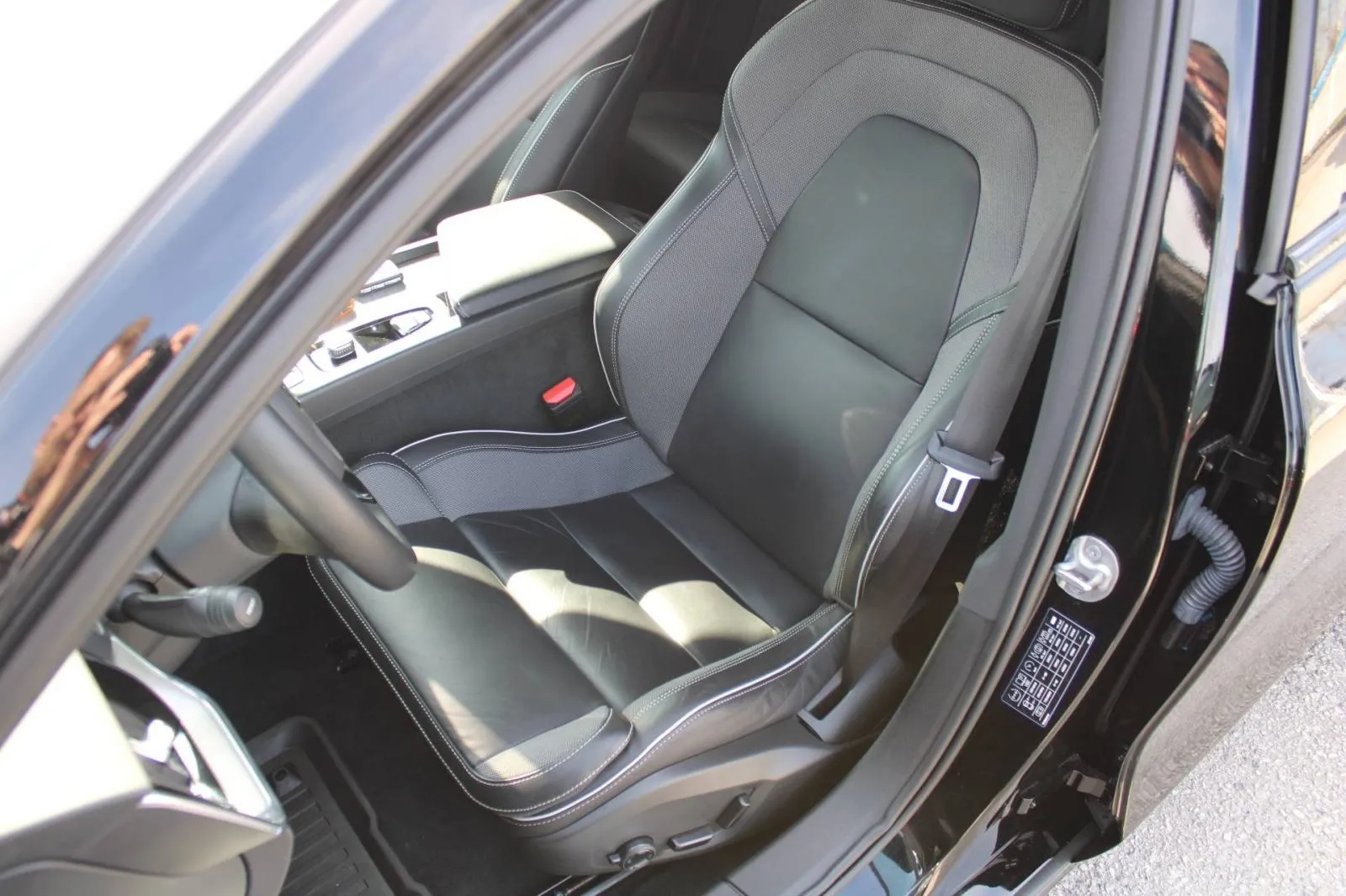 volvo v60 b3 automatik dark plus *led, navigacija, kamera* - slika 10