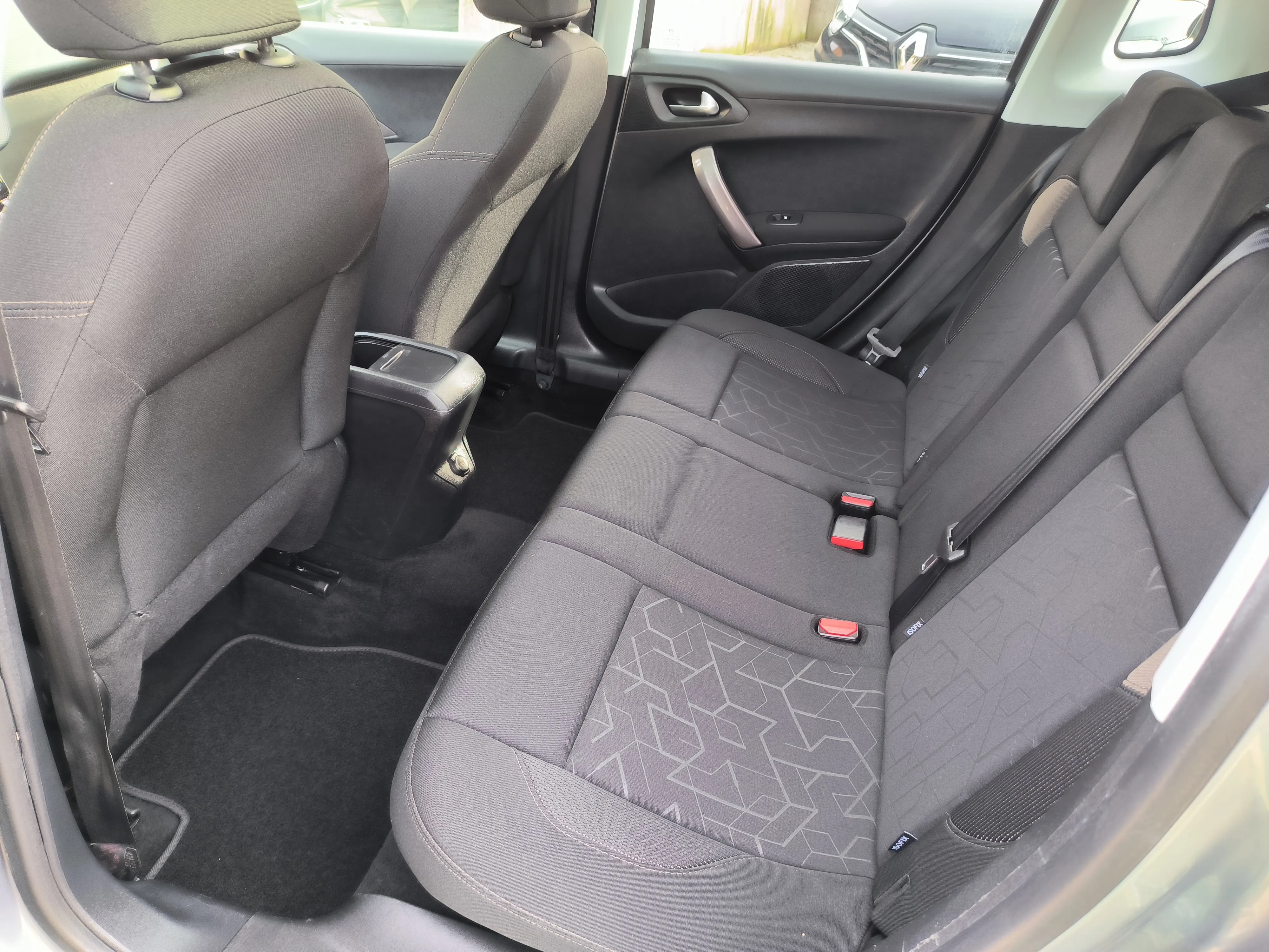 peugeot 2008 1,6 e-hdi style, v. servis, servisna, jamstvo, reg. 1 god - slika 13