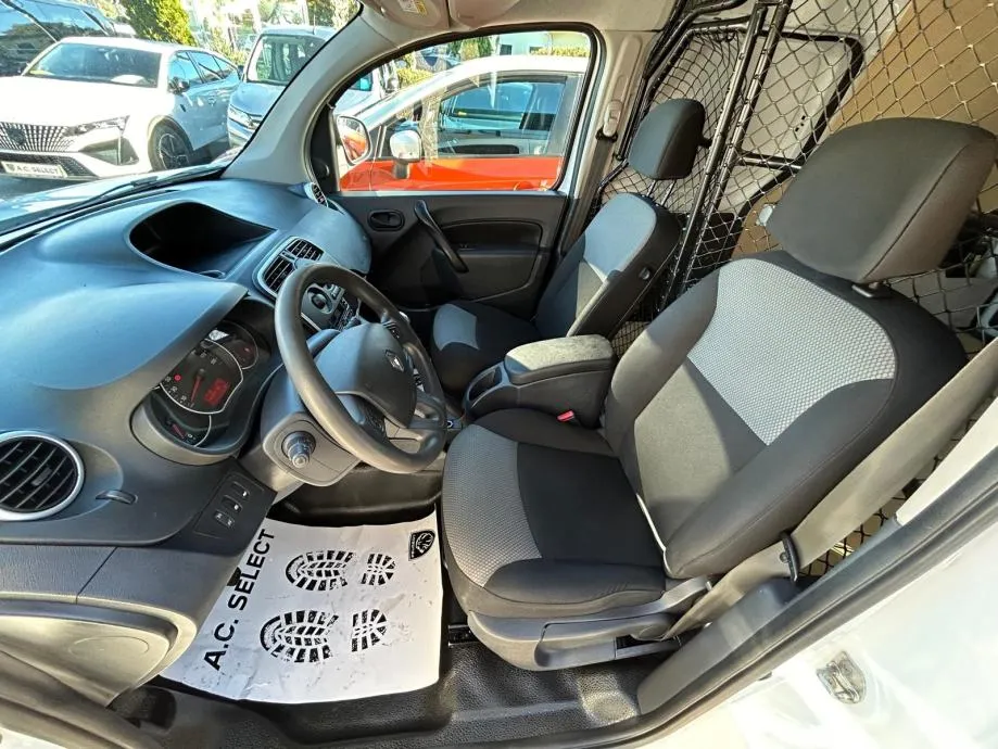 renault kangoo maxi 1.5 dci -140000km - model 2022 - slika 9