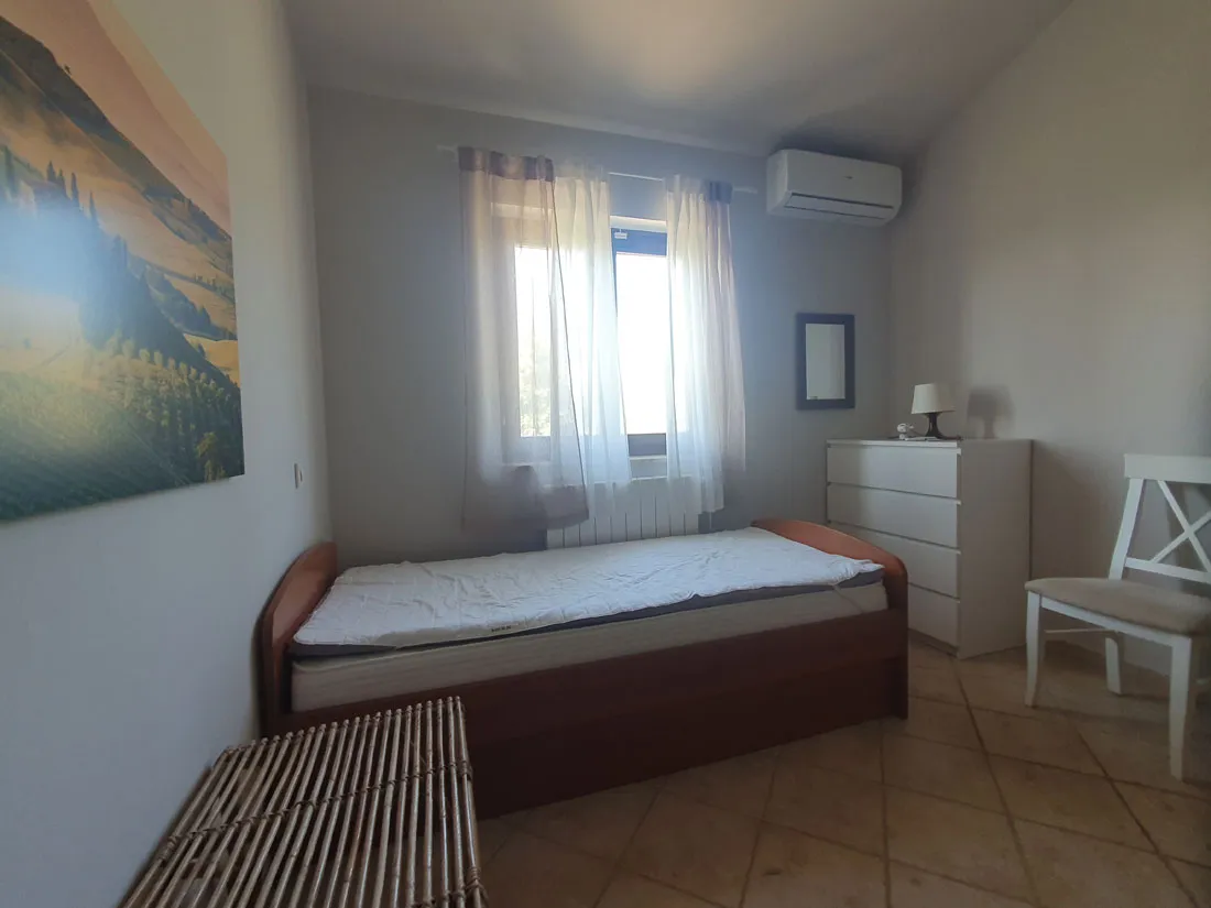 prodaja, prizemnica sa tri spavaće sobe i bazenom u okolici poreča - slika 16
