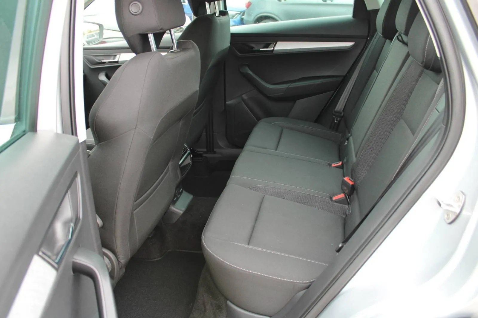 škoda karoq 2.0 tdi dsg *navigacija, kamera* - slika 15