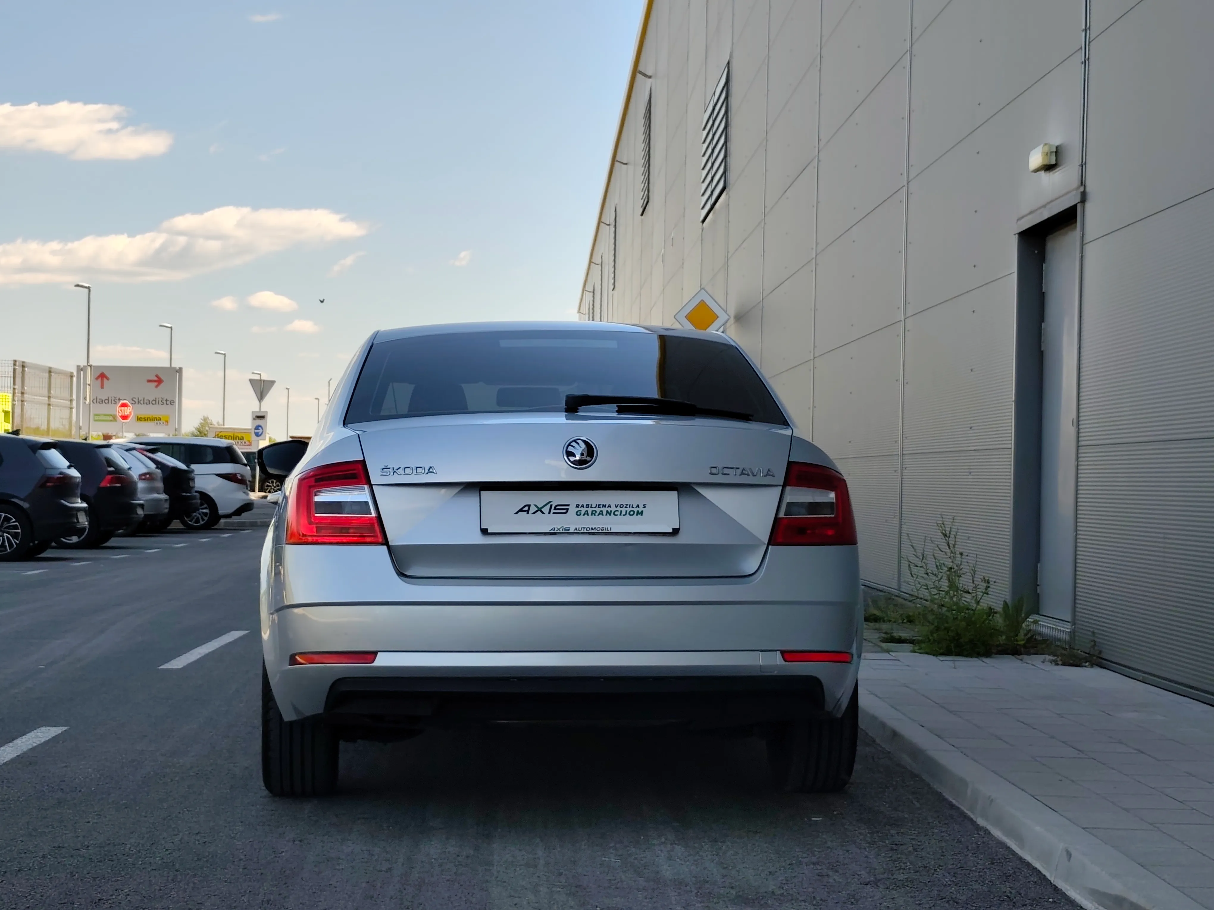 škoda octavia 1,6 tdi simply |hr auto |veliki servsi |odlično stanje - slika 9