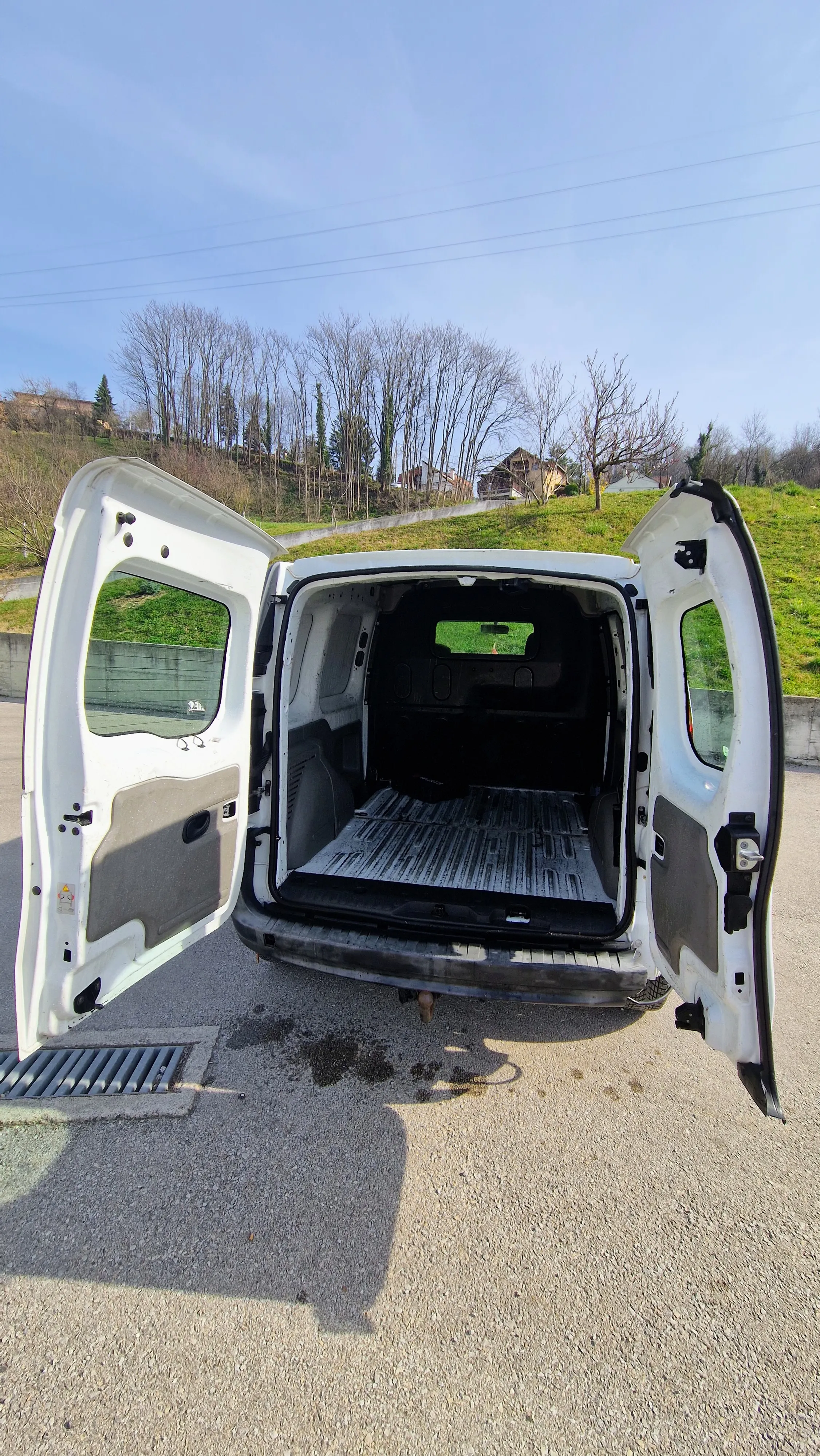 renault kangoo 1.5 dci - malo oštećen ali potpuno funkcionalan - slika 4
