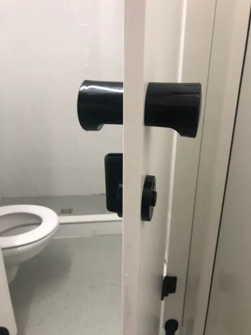 wc pregrade i sanitarne kabine sa vratima izrađene po mijeri - slika 5
