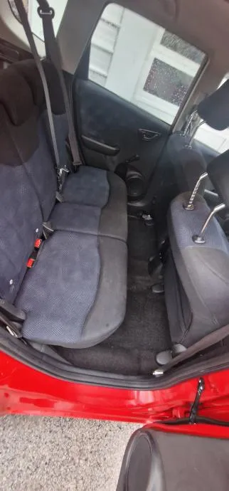 honda jazz 1,2 - 2014 - 140.000km - klima - servo - reg 1 god !!! - slika 10