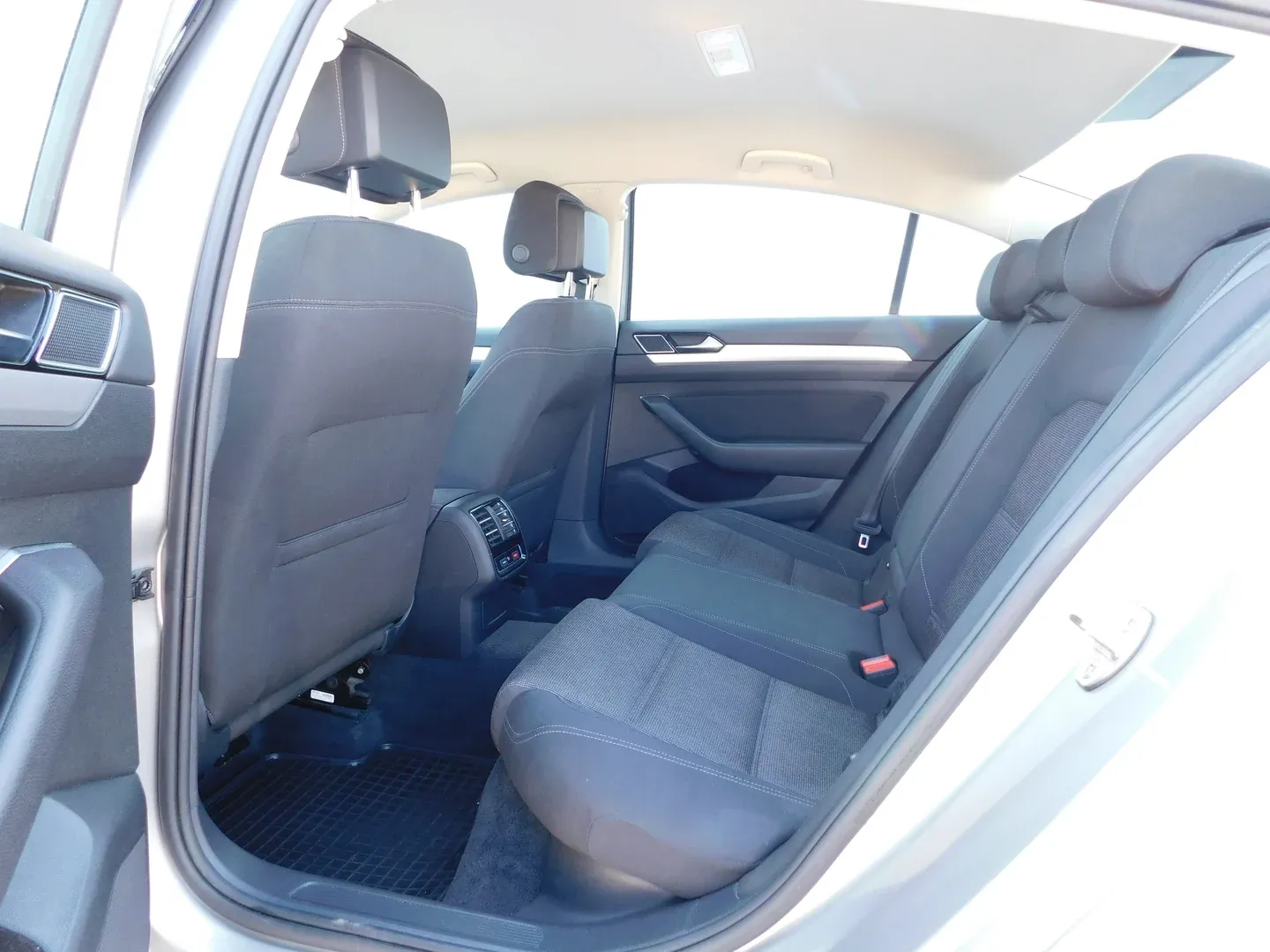 06723 volkswagen passat 2.0 tdi bmt dsg comfortline - slika 9