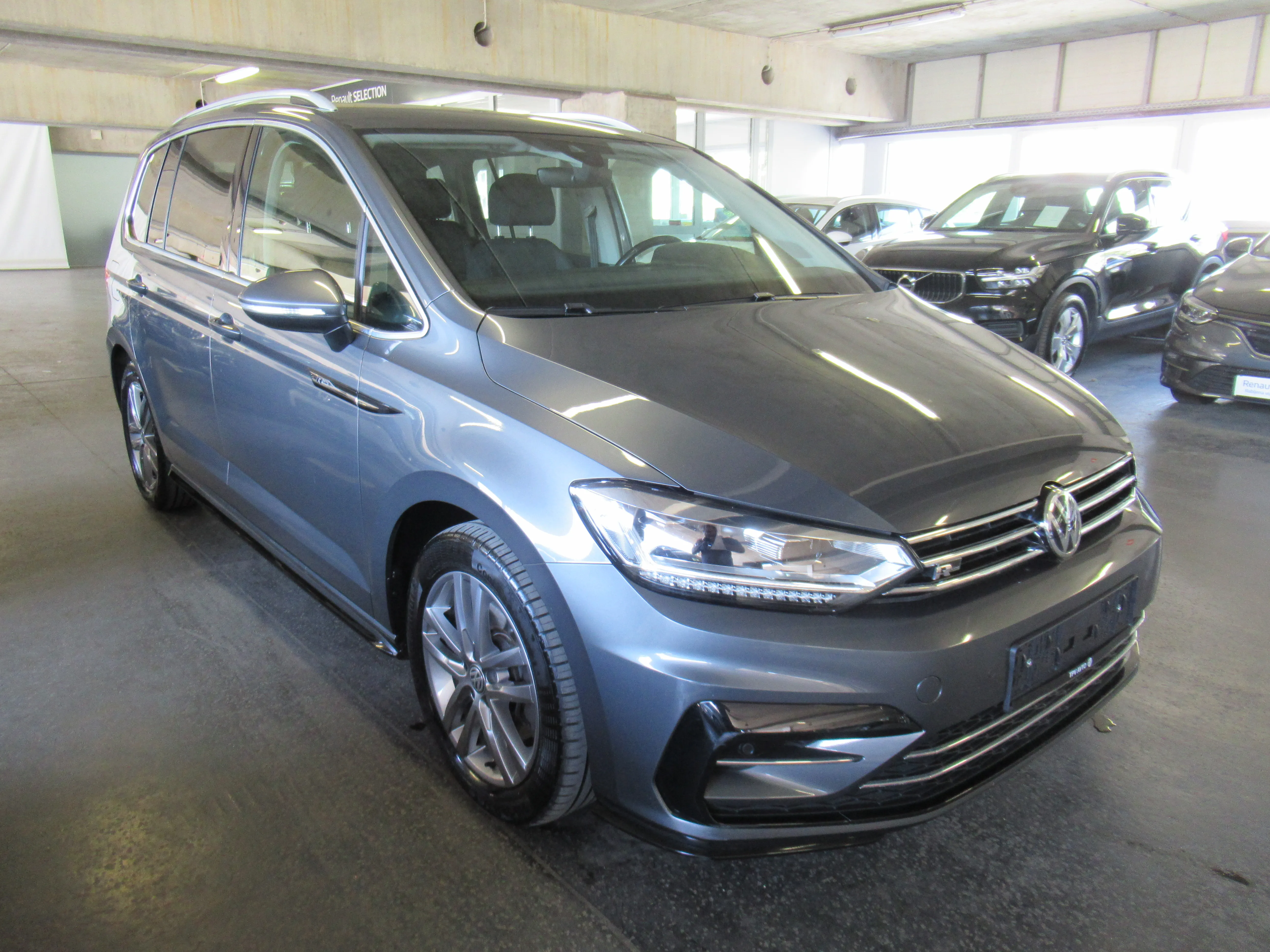 volkswagen touran 1.6 tdi r-line 1.vlastnik. full led. - slika 7
