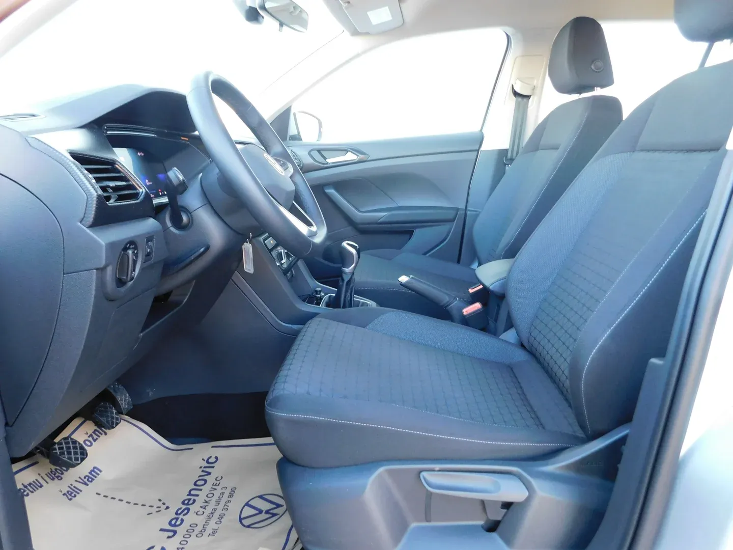 10889 volkswagen t-cross 1.0 tsi life - slika 8