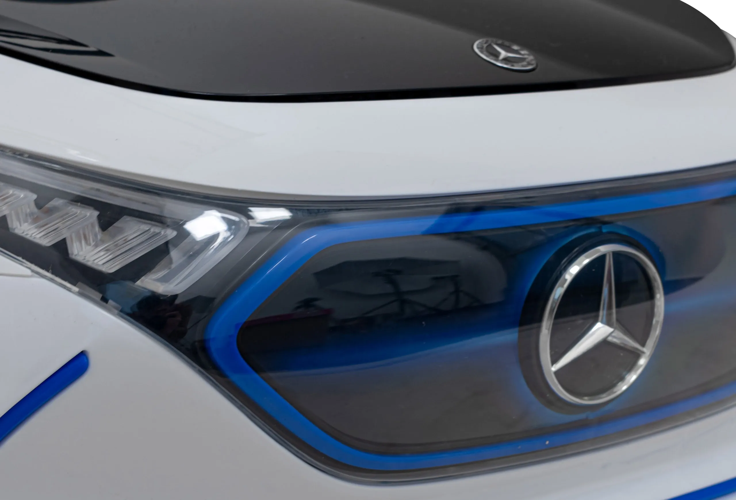 licencirani auto na akumultor mercedes benz amg eqa - bijeli - slika 9