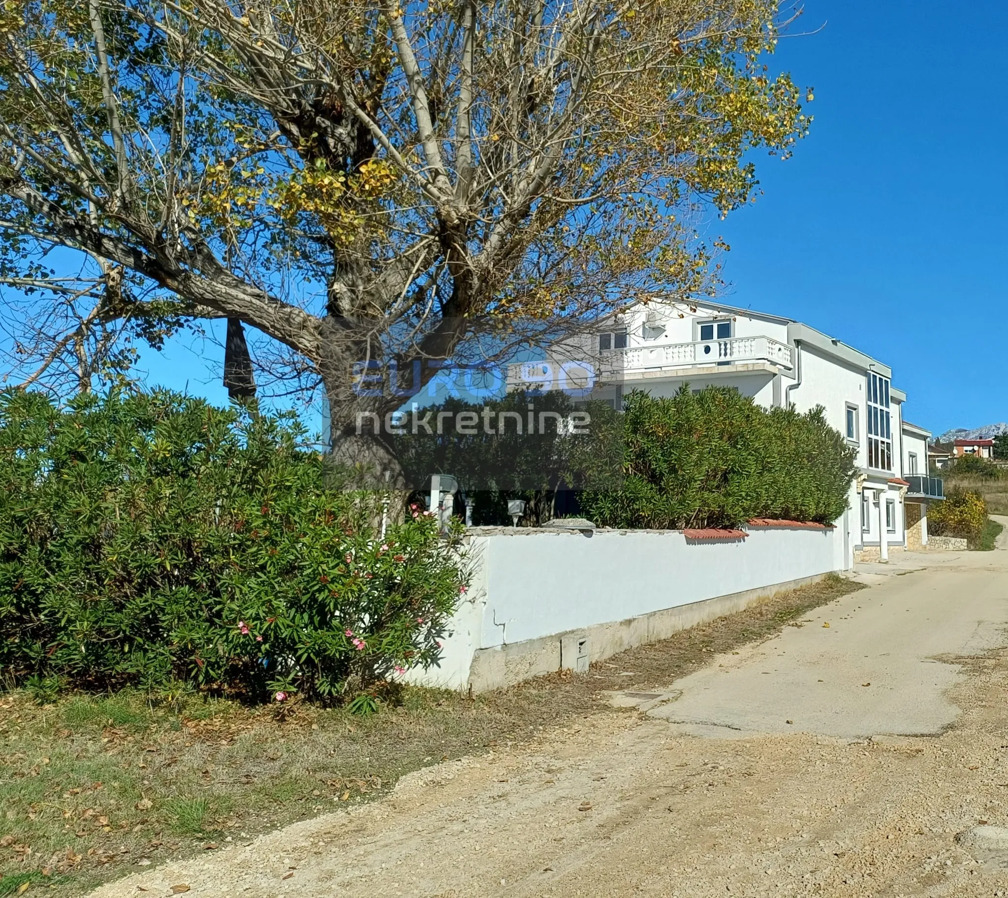 rtina- velika kuća s 12 apartmana, 1.red do mora i prekrasne plaže !! - slika 3