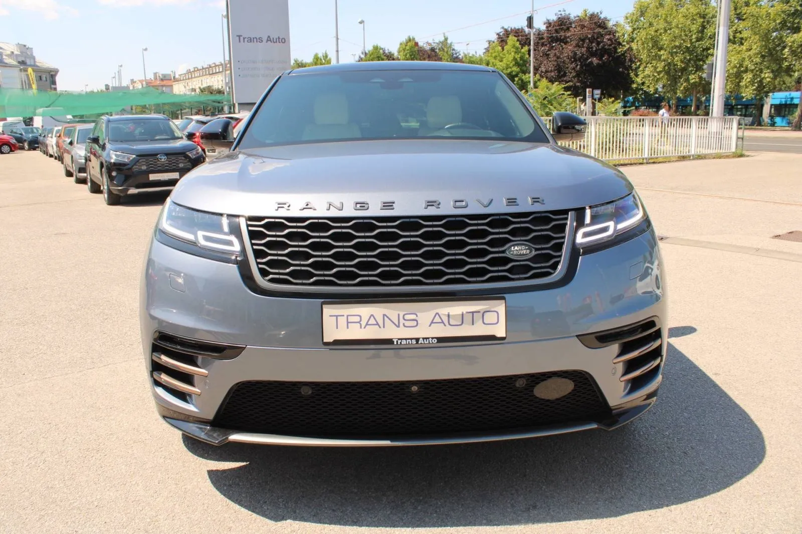 land rover range rover velar 2.0d 4wd r-dynamic - slika 2