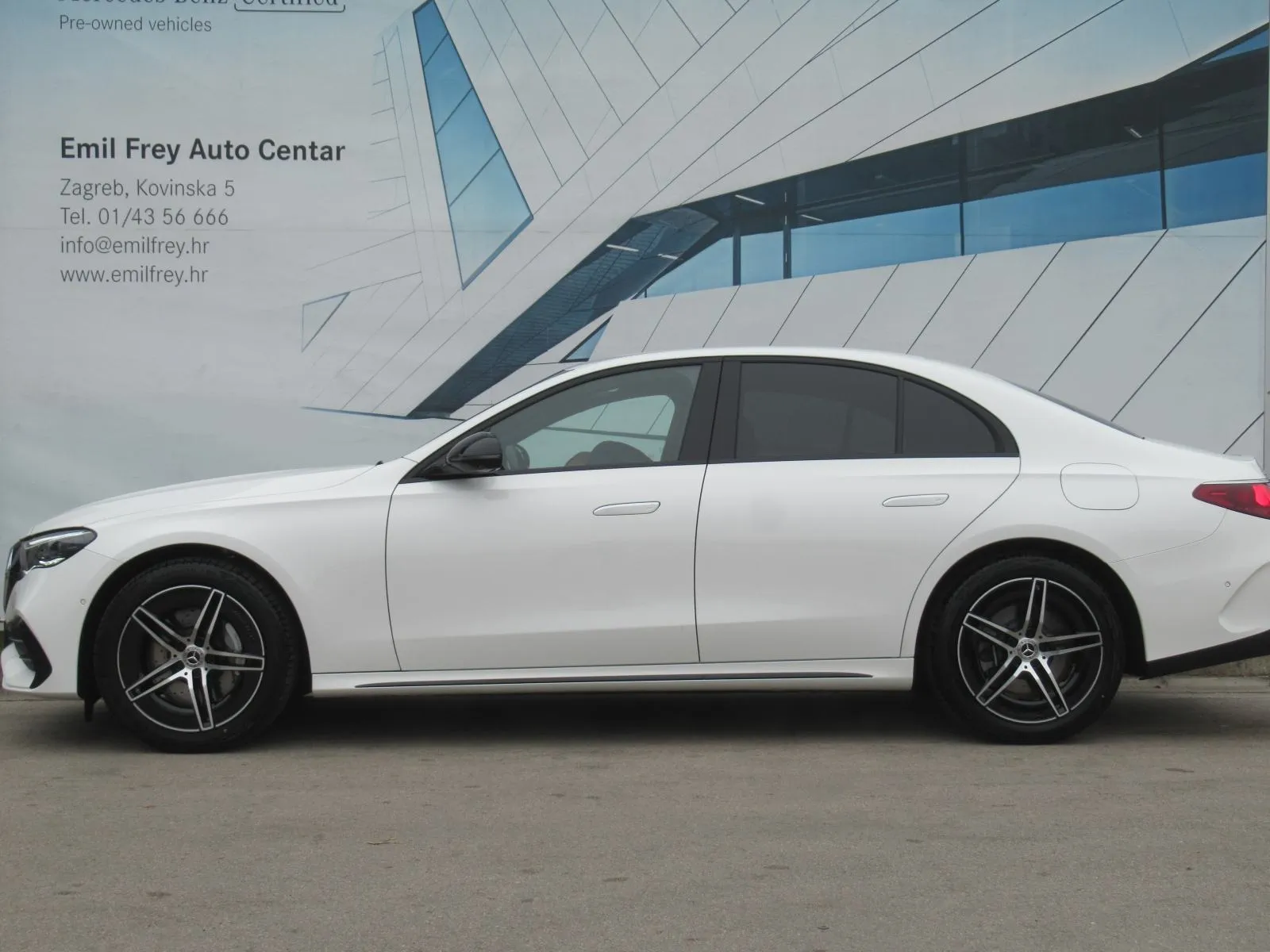 mercedes-benz e-klasa 300 de amg line/night/360°/digital/burmester/dc - slika 2