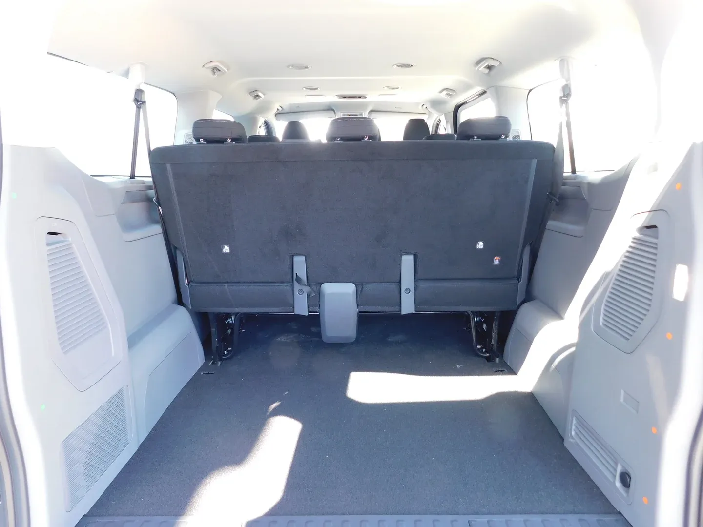 12786 vw caravelle life l2 2.0 tdi - slika 14