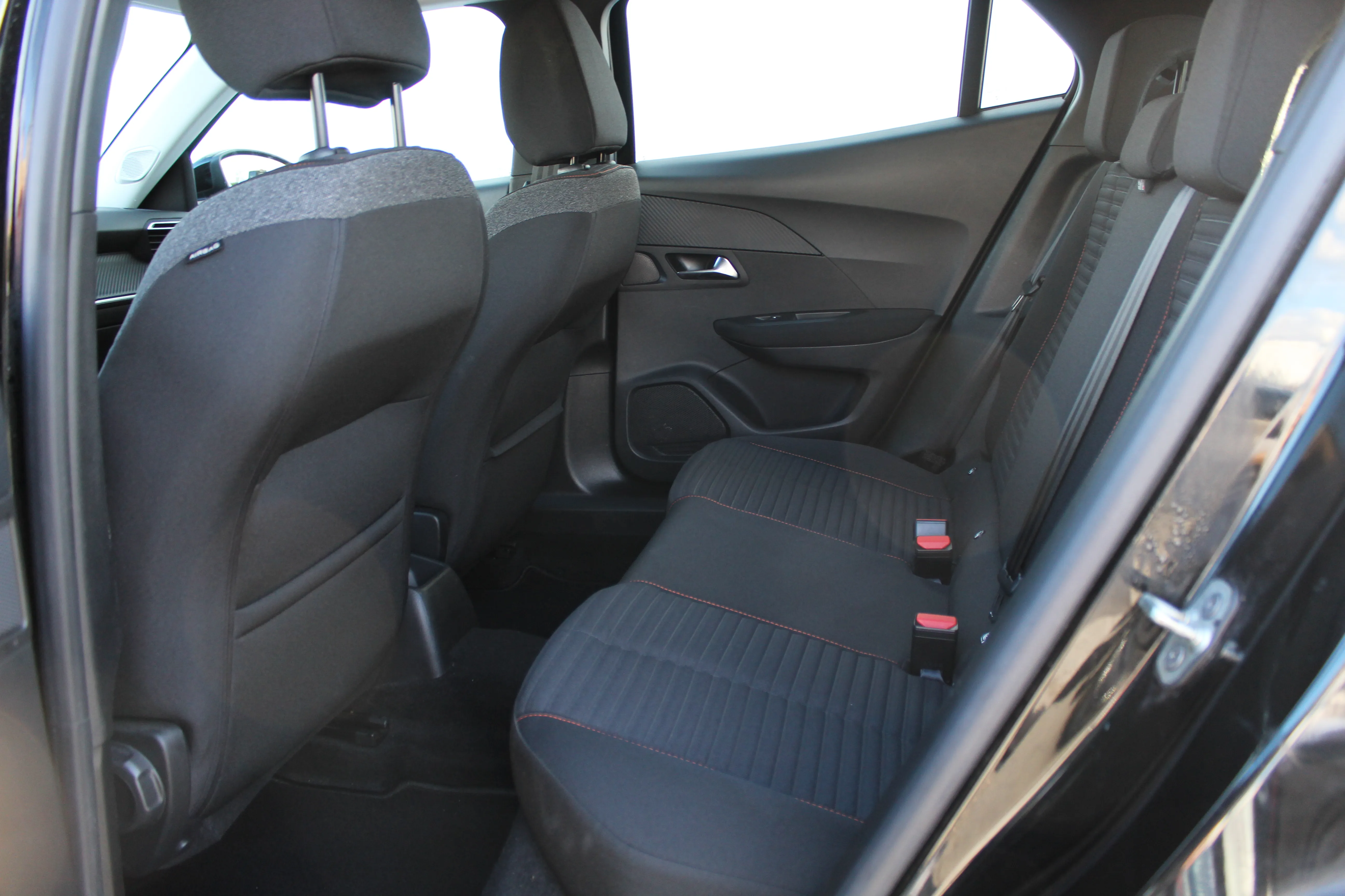 13085 peugeot 2008 1,2 puretech 100 s&s active - slika 9