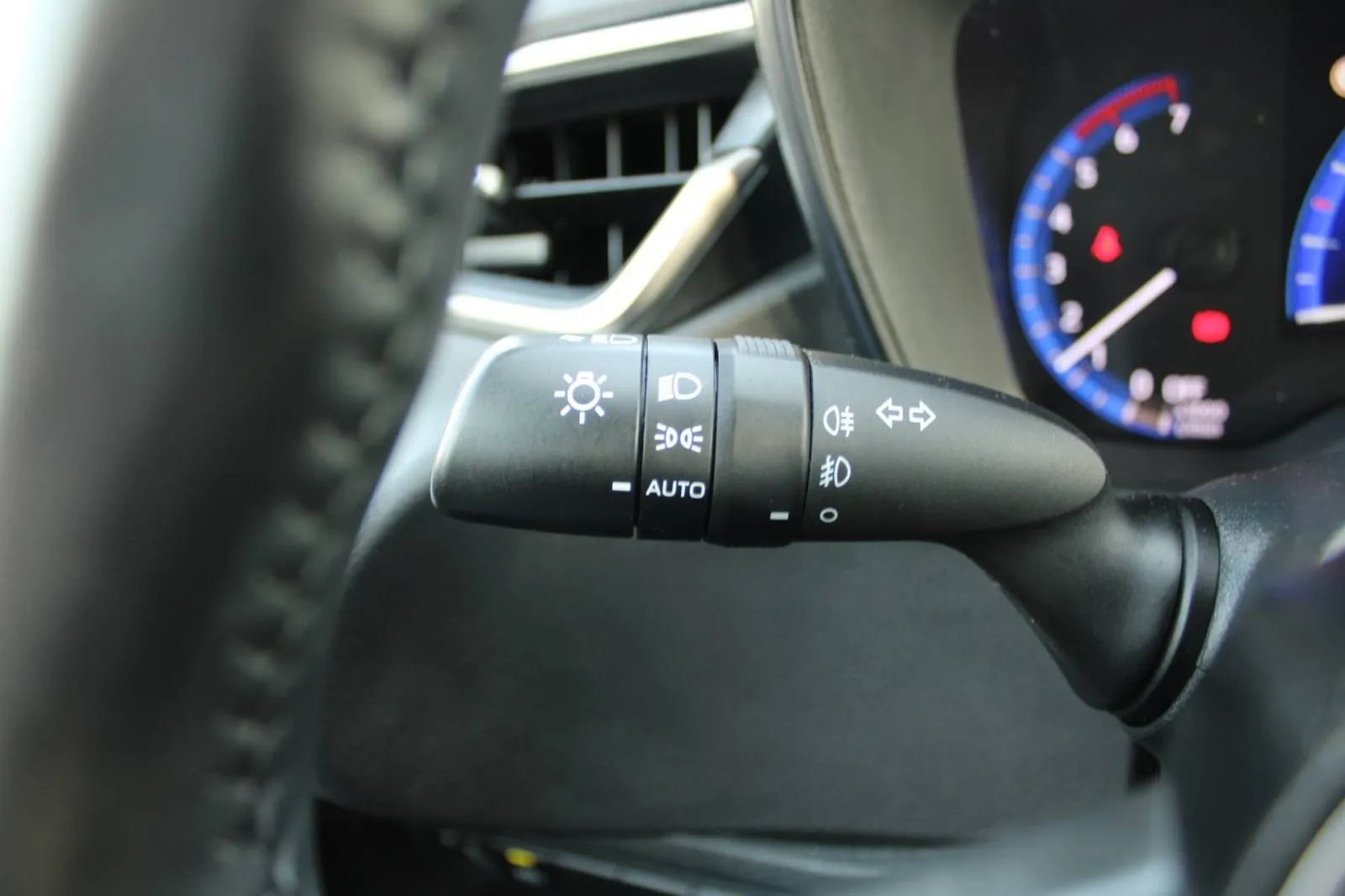 toyota corolla 1.8 hybrid automatik *led, kamera* - slika 18