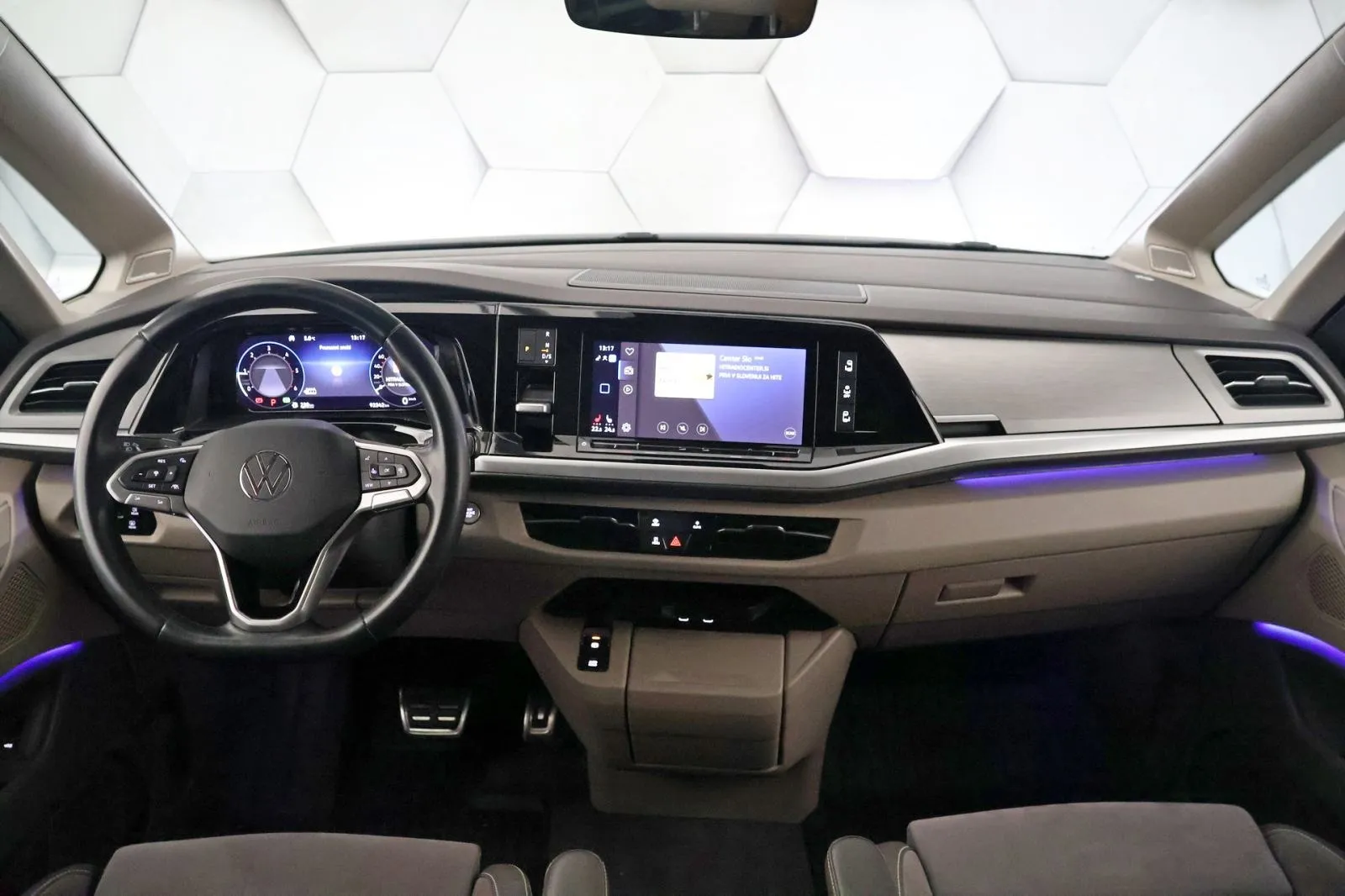 volkswagen multivan t7 l2 2.0tdi dsg style 150ks matrix virtual dab - slika 7