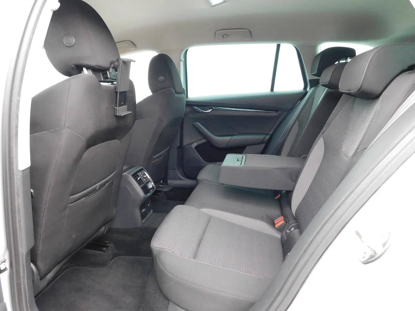 12906 škoda octavia combi ambition 2.0 tdi - slika 10