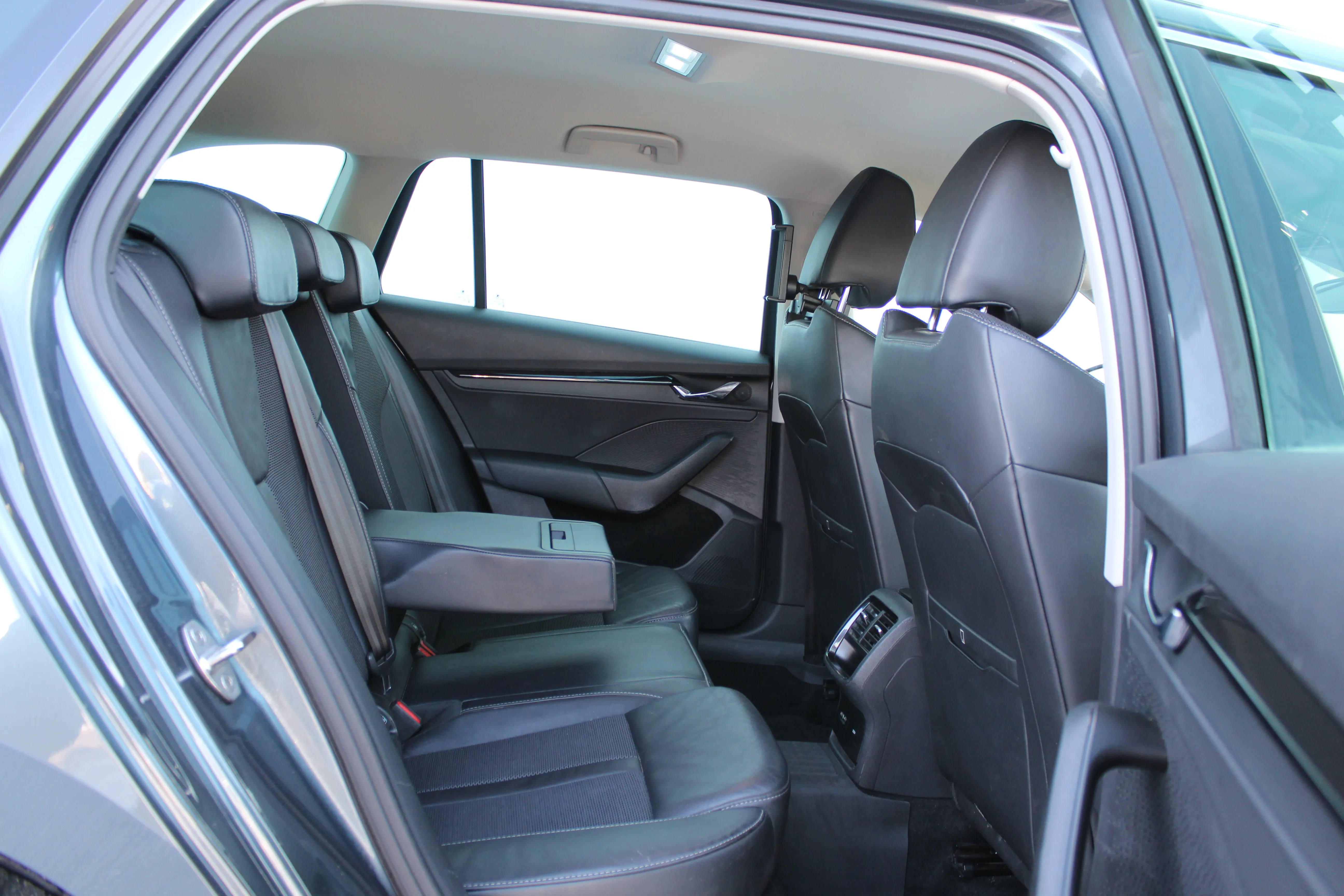 12981 škoda octavia combi ambition 2.0 tdi dsg - slika 13