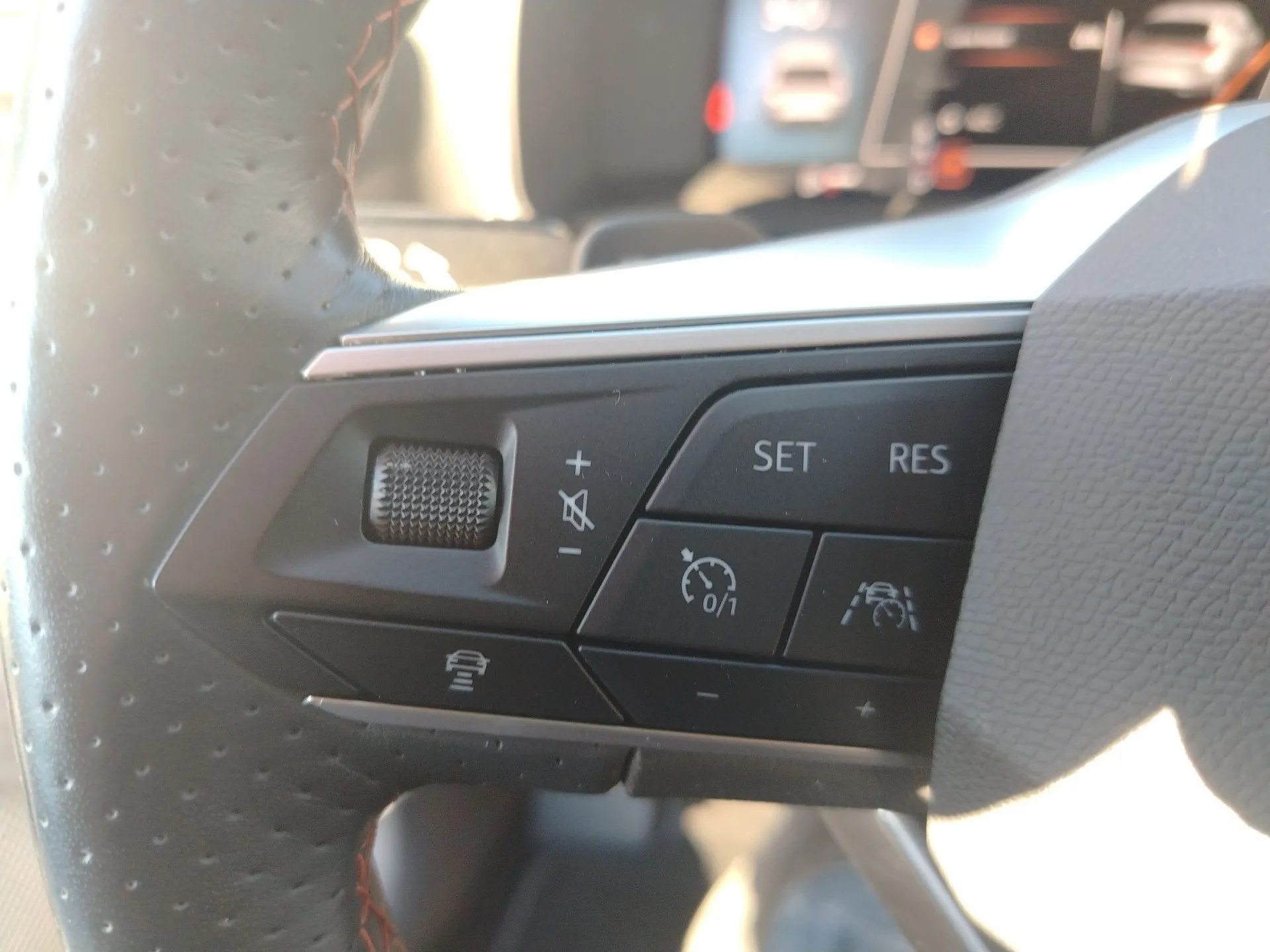 seat leon 2.0 tdi dsg fr 110kw - slika 17