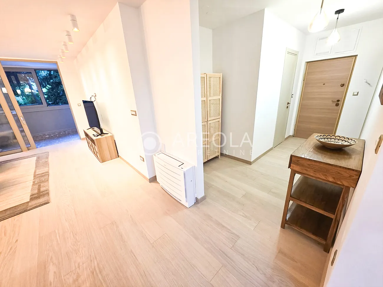 split, pujanke – trosoban stan s 3 lođe, renoviran i novo namješten! - slika 21