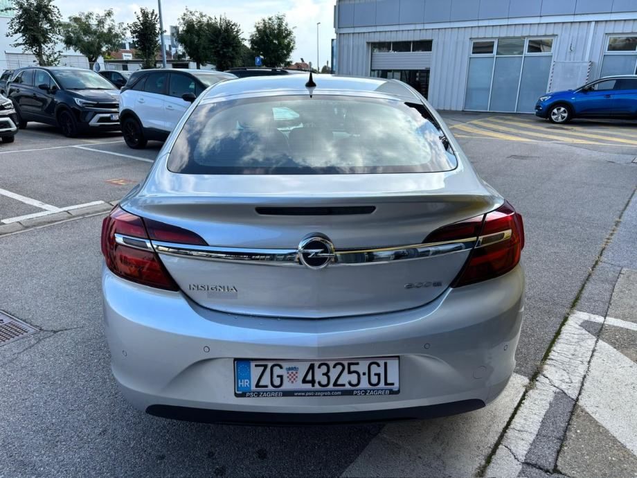 opel insignia edition 2.0 cdti 103 kw reg do 03/2026 - slika 10