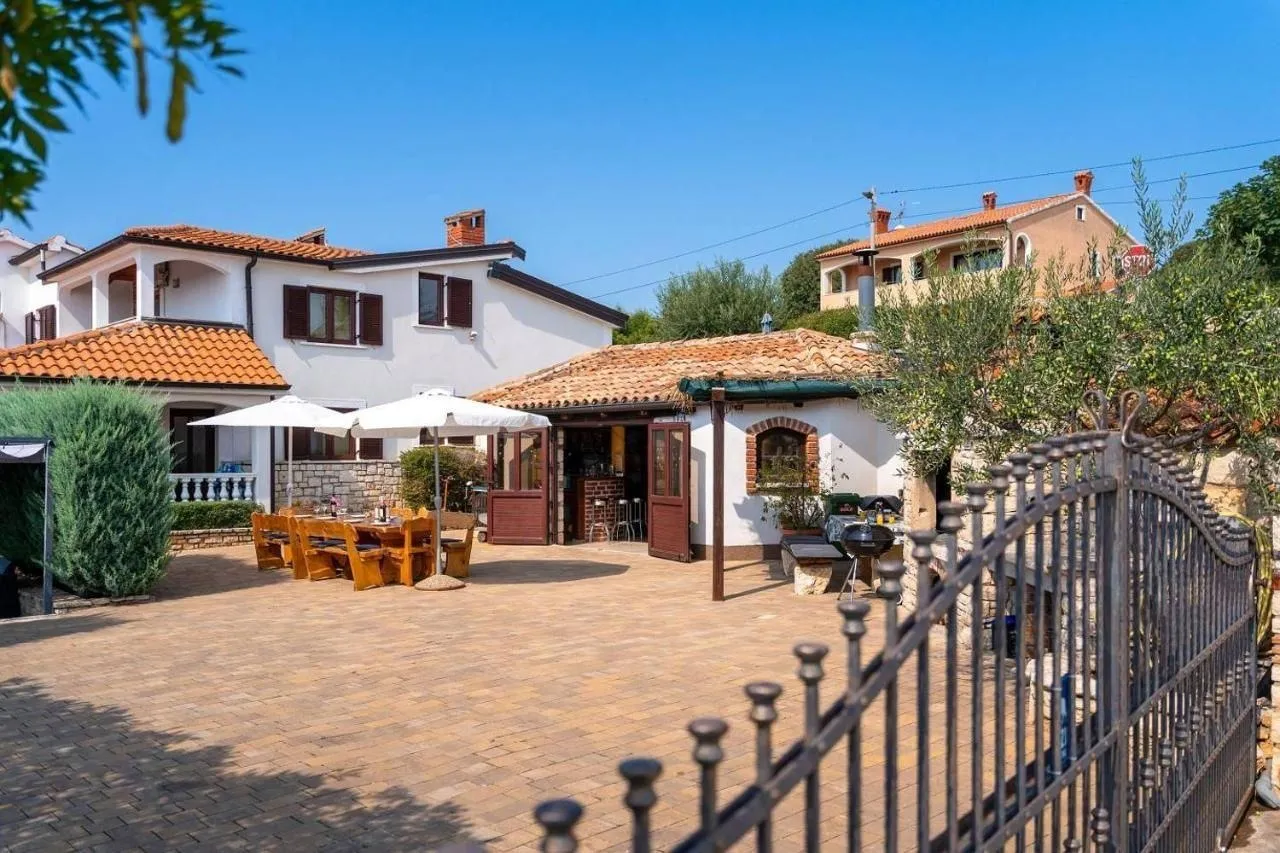 poreč okolica-apartmanska kuća na prodaji (prodaja) - slika 10