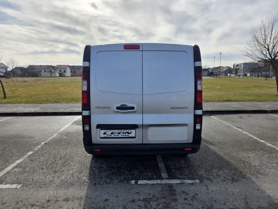 renault trafic . 1,6 dizel, 2018 godina, 189000 km, kartice 24/36 rata - slika 6