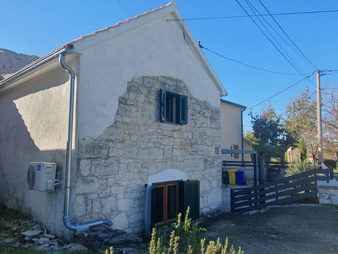 prodaje se renovirana, namještena, kamena istarska kuća 37m2, sv petar - slika 3