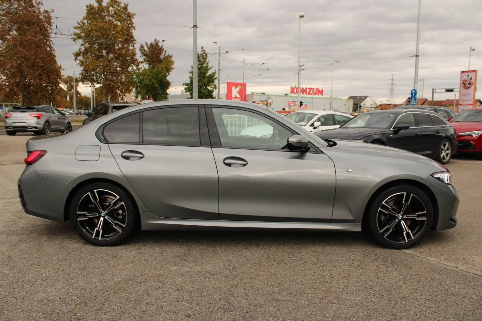 bmw serija 3 320d xdrive automatik m-paket *led, head-up, kamera, navi - slika 4