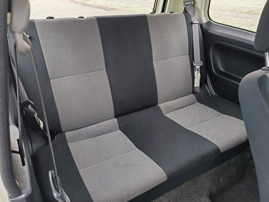 daihatsu cuore 1.0 benzin 2004 god reg 25.10 .2025 - slika 9