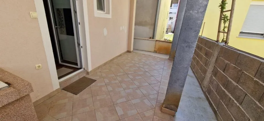 vir, kuća s 2 apartmana(148m2), 150 metara do plaže (prodaja) - slika 4