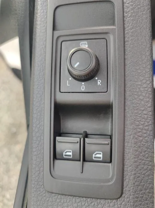 volkswagen transporter 2.0 tdi*150ks*klima*navigacija*tempomat* - slika 9