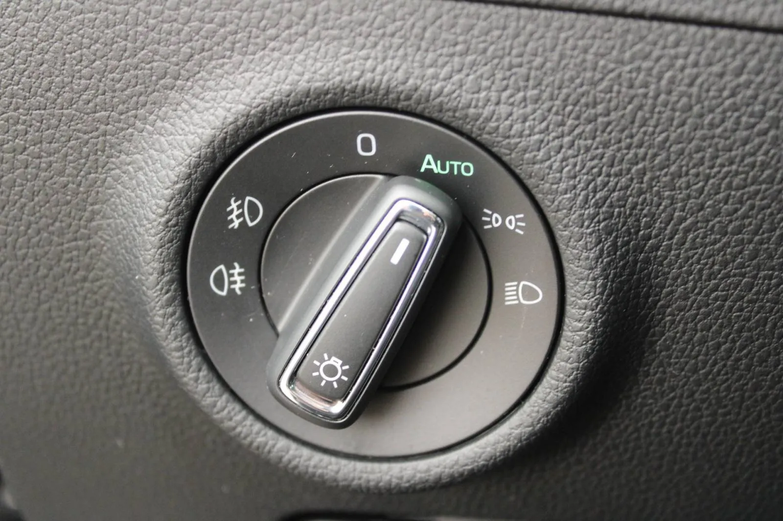 škoda superb 2.0 tdi dsg *led, navigacija, kamera* - slika 16
