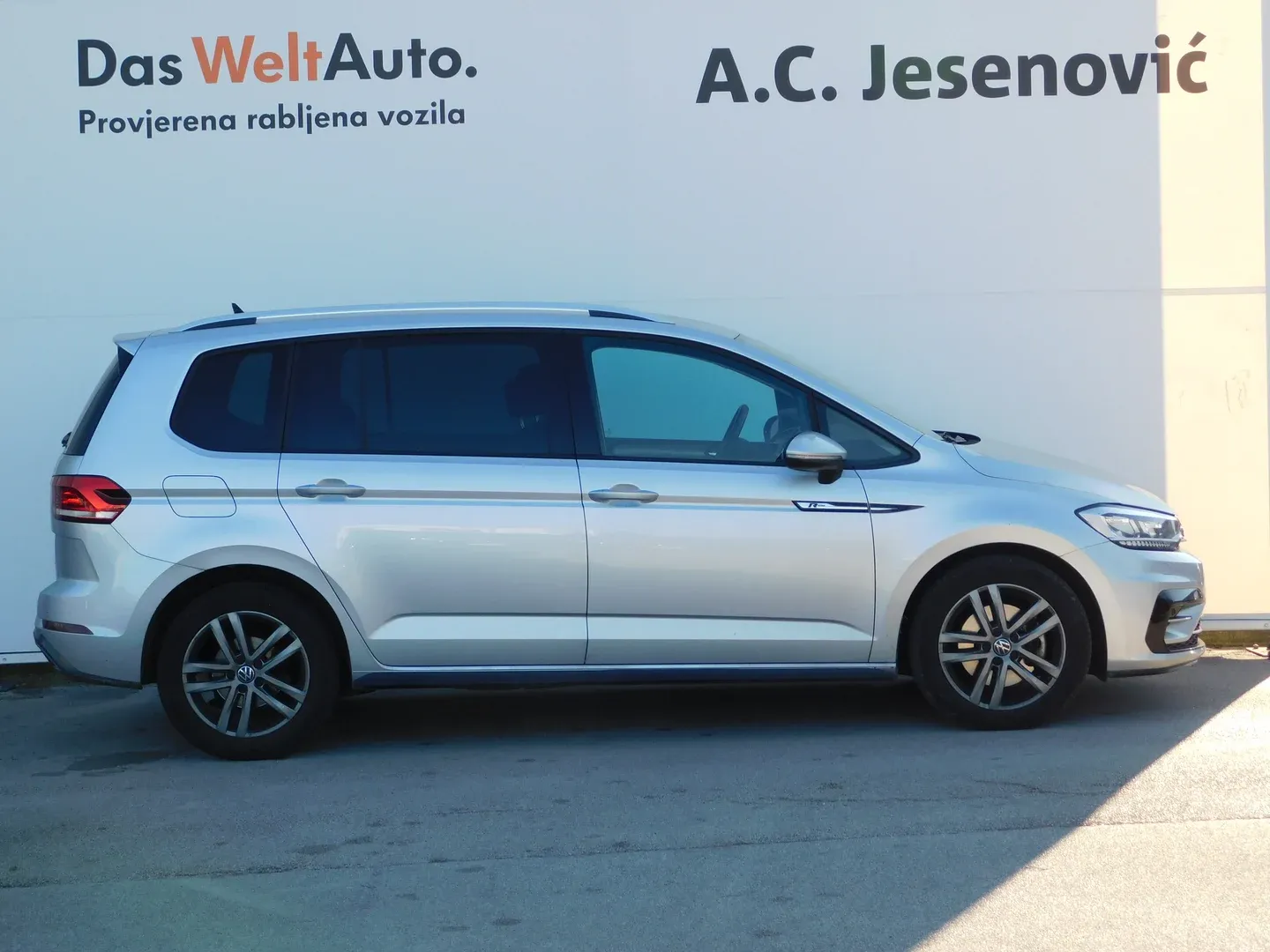 10135 volkswagen touran 2.0 tdi dsg r-line - slika 4
